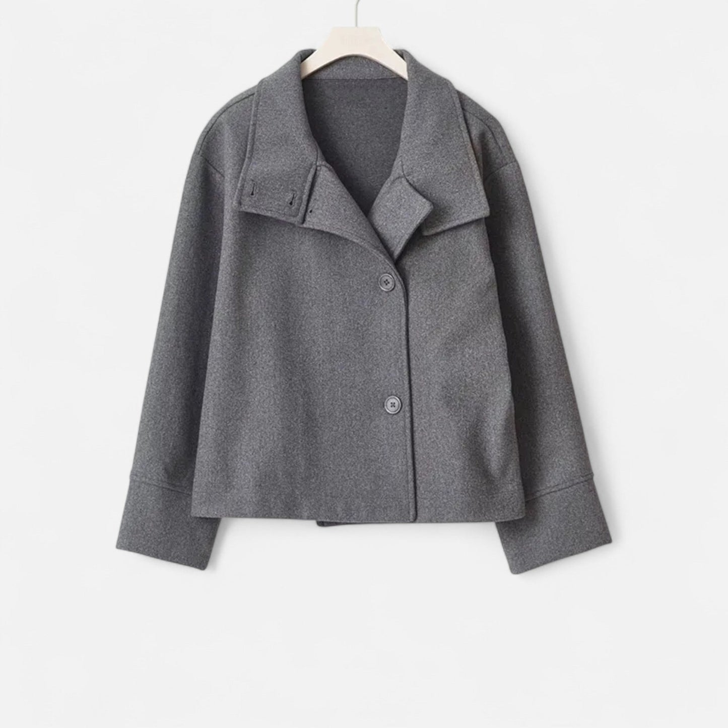 Monde | Eleganza Moderna In Un Cappotto Corto