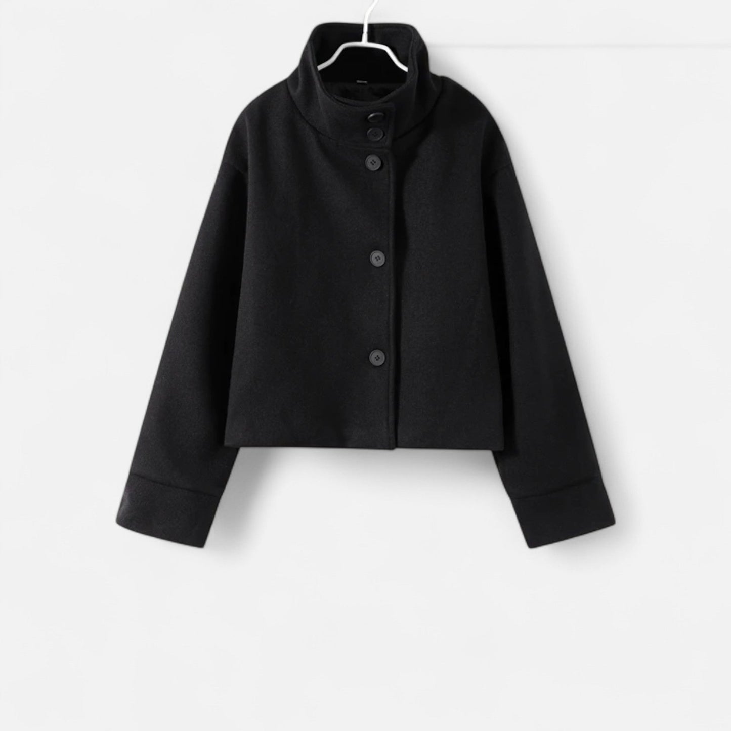 Monde | Eleganza Moderna In Un Cappotto Corto
