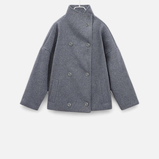 Monde | Eleganza Moderna In Un Cappotto Corto