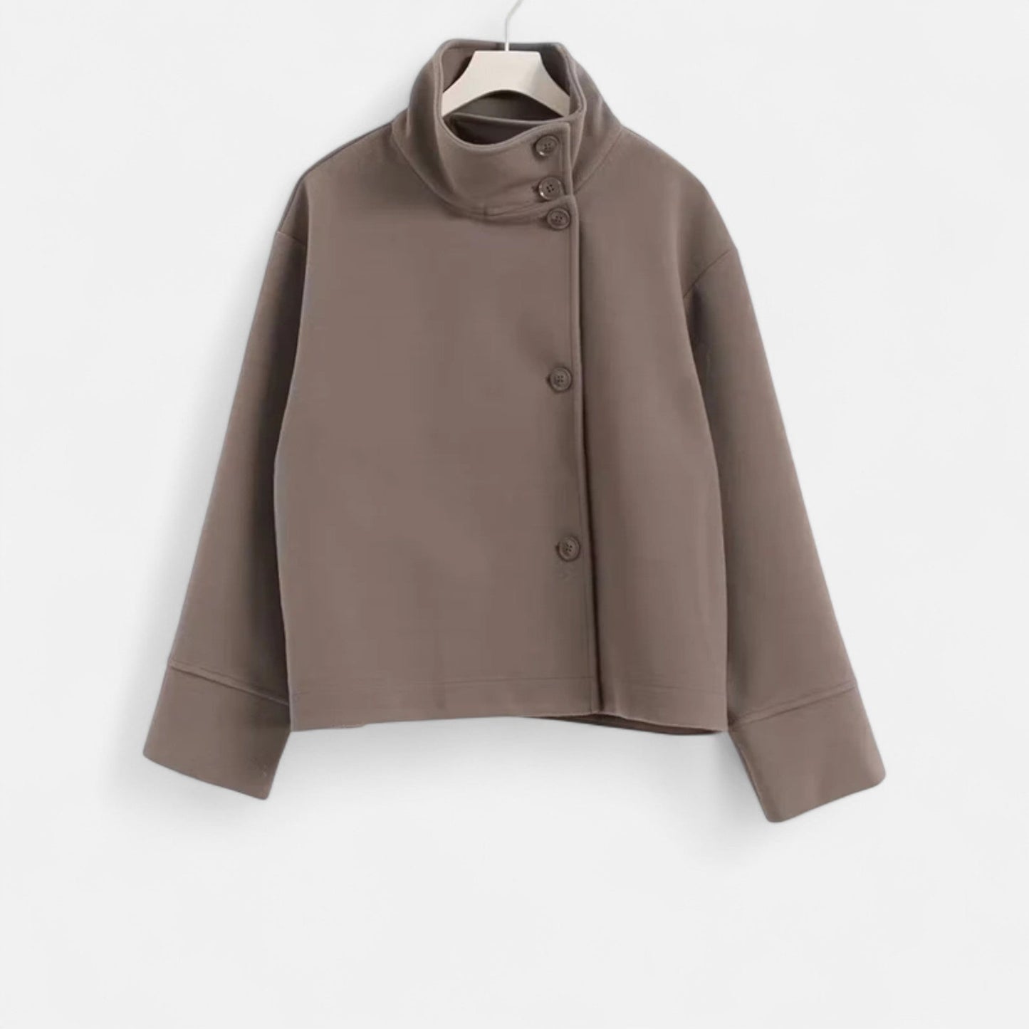 Monde | Eleganza Moderna In Un Cappotto Corto
