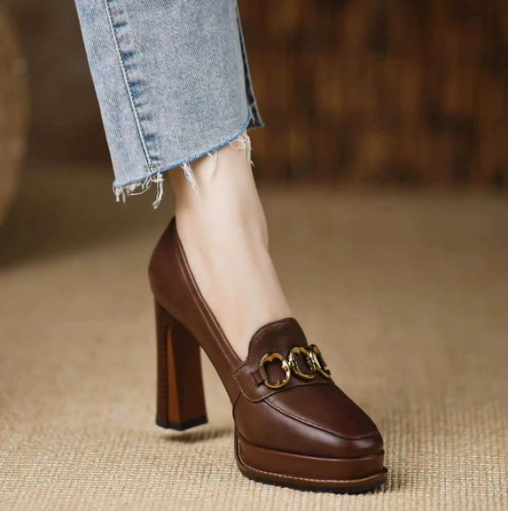 Nicolina – Mocassini in Ecopelle con Tacco Donna Marrone